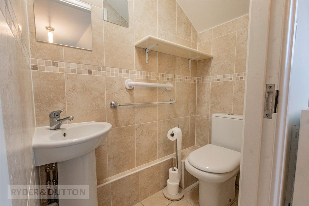 Additional image 7 of 2 bed flat for saleHuddersfield Road, Thongsbridge, Holmfirth, West Yorkshire HD9
