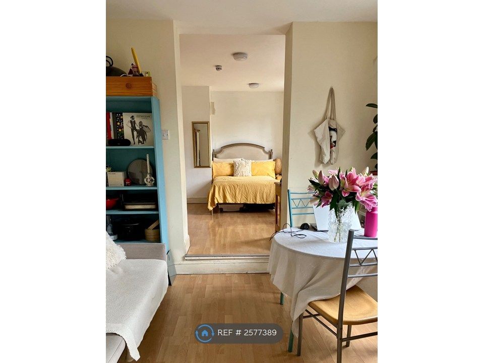 Property photo 1 of 6 Beautifully Light Studio.