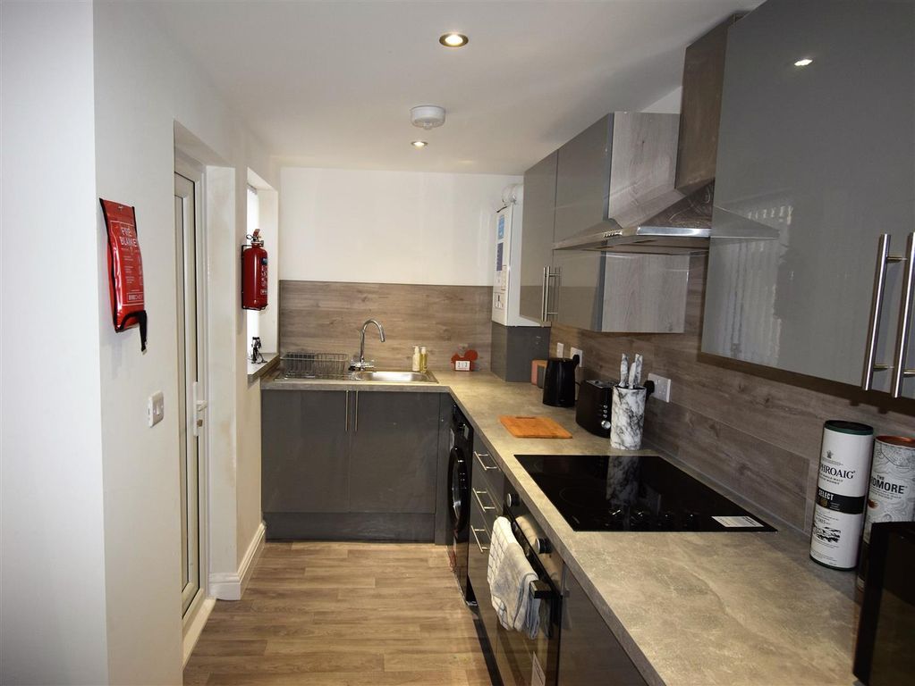 Property photo 3 of 10 Communal Kitchen Living Area