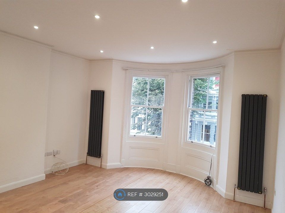 Property photo 2 of 18 Open Plan Lounge