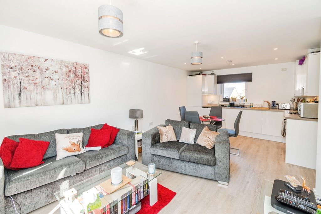 Property photo 3 of 12 Pbox-Img.Jpg