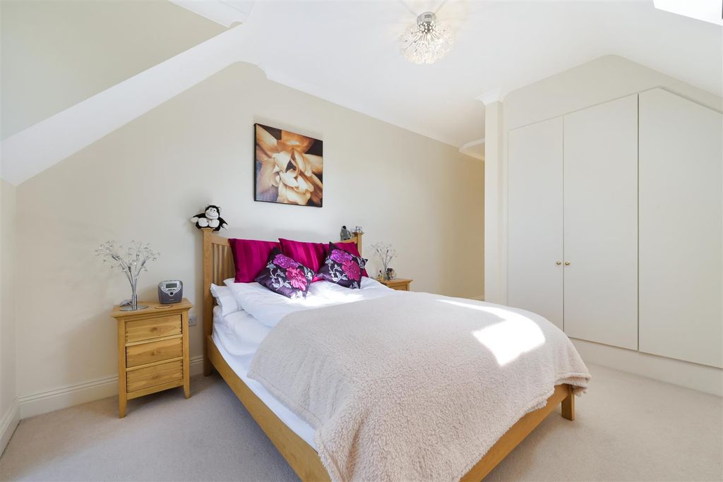 Additional image 21 of 2 bed flat for saleFlanchford Road, Reigate RH2
