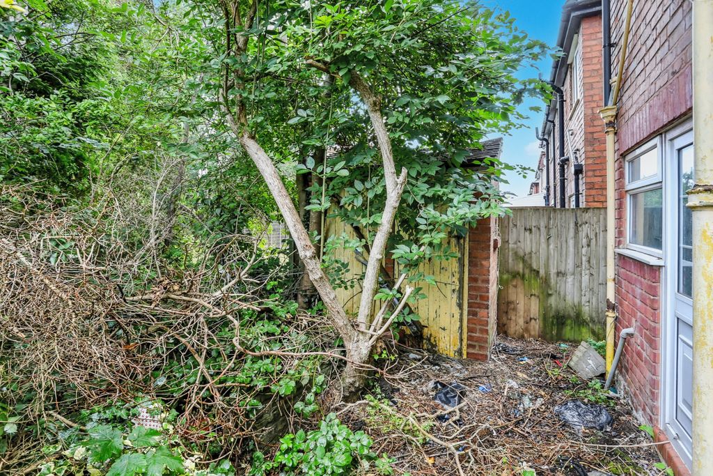 Property photo 3 of 19 73 Mavis Road, Birmingham, B31 2Sb