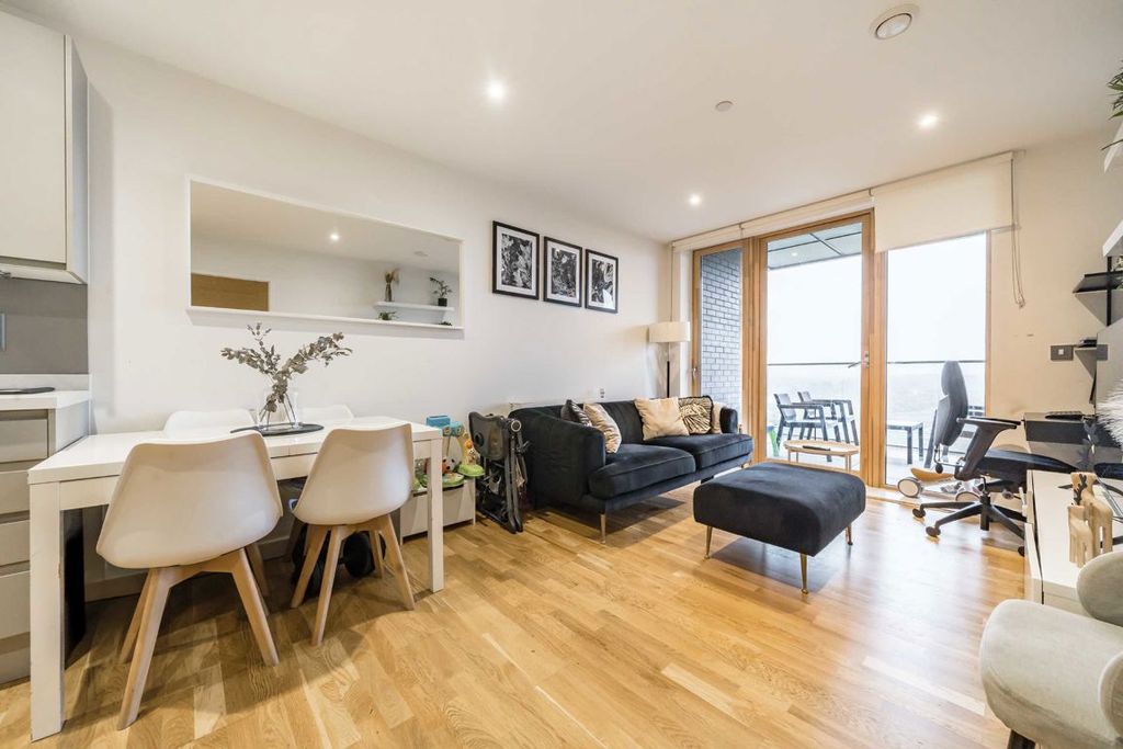 Property photo 3 of 8