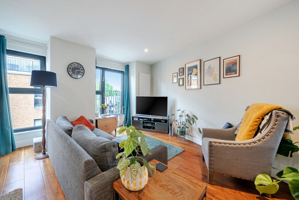 Property photo 2 of 19 1447121-7-69E6304...