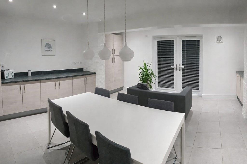 Property photo 3 of 33