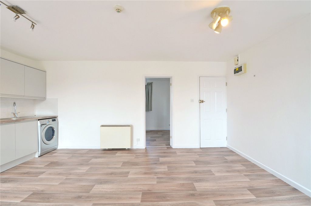 Property photo 3 of 6 Picture No. 06