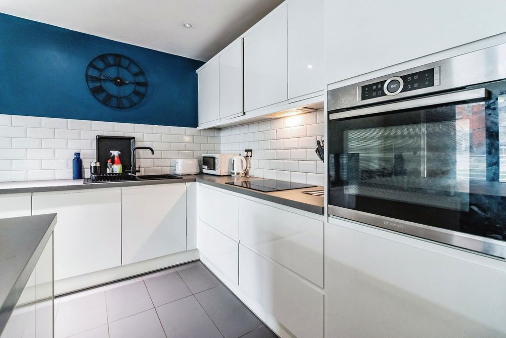 Property photo 3 of 12 Kitchen