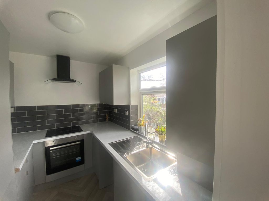 Property photo 2 of 7 Kitchen