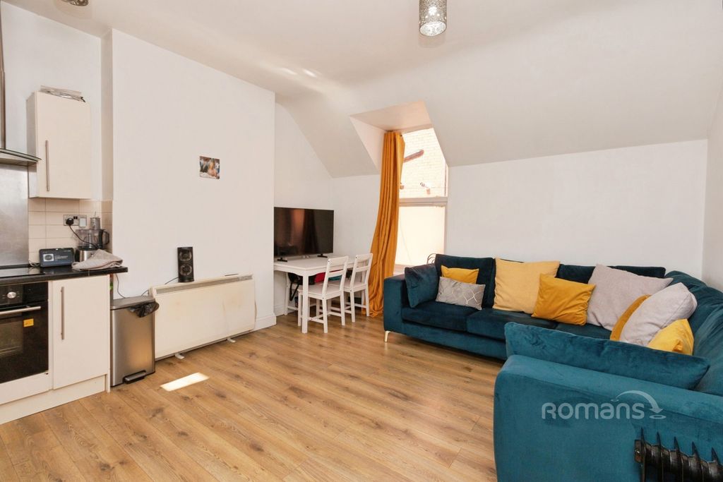 Property photo 3 of 11 Pbox-Img.Jpg