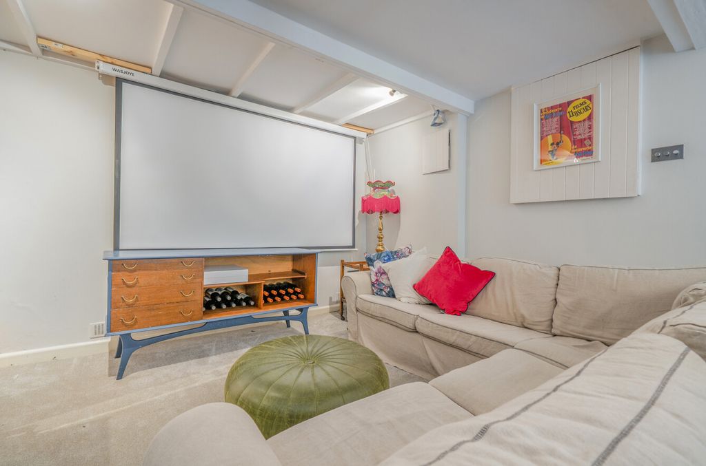 Property photo 3 of 11 1350677-18-68c193...