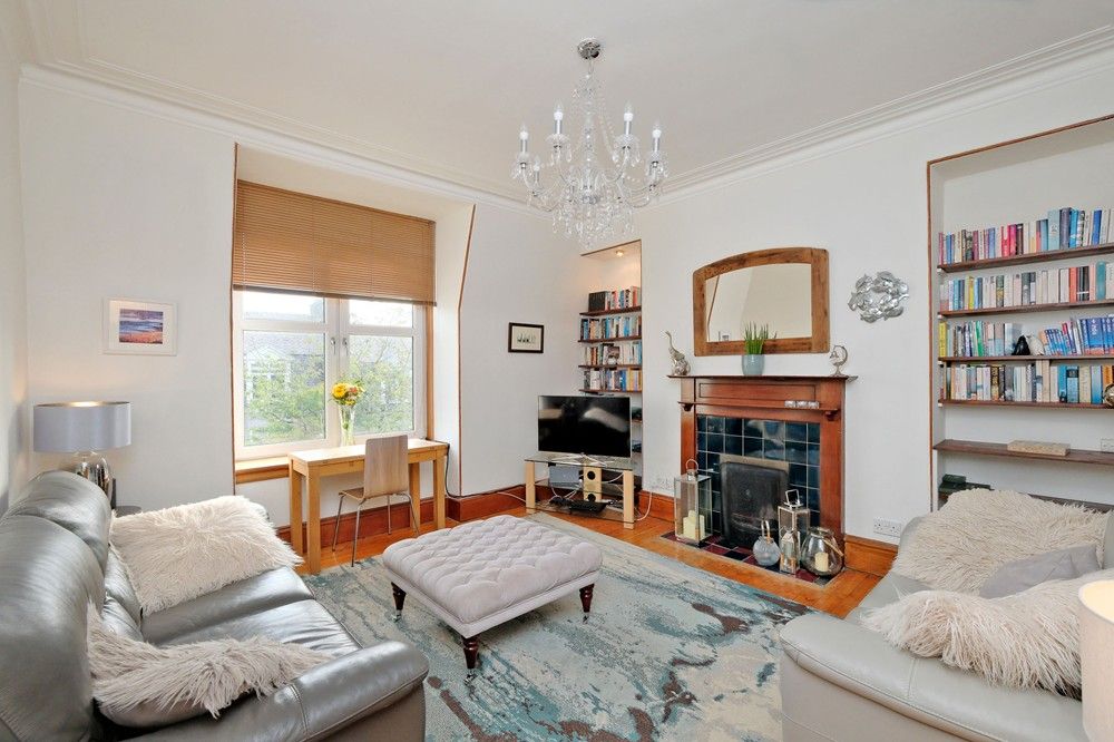 Property photo 1 of 12 Lounge