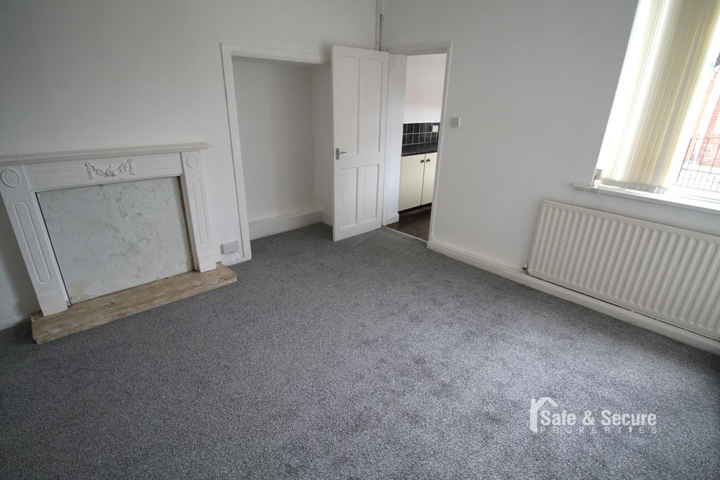 Property photo 2 of 9 Dining Room