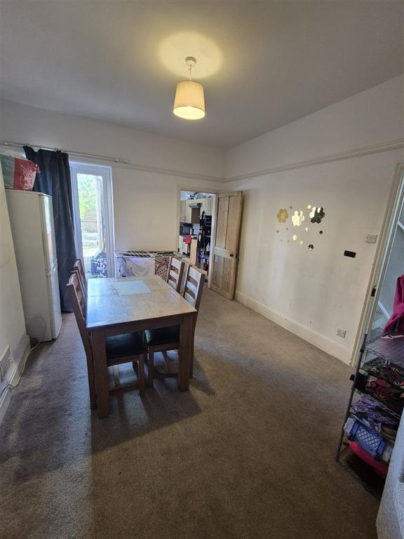 Property photo 3 of 7 Dining Area