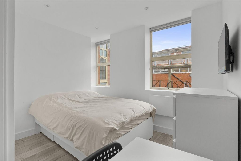 Property photo 1 of 5 Bedroom