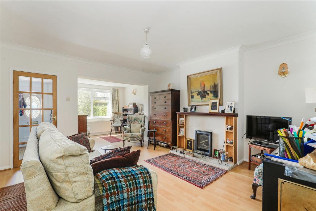 Property photo 3 of 17 Ph11_6529777.Jpg