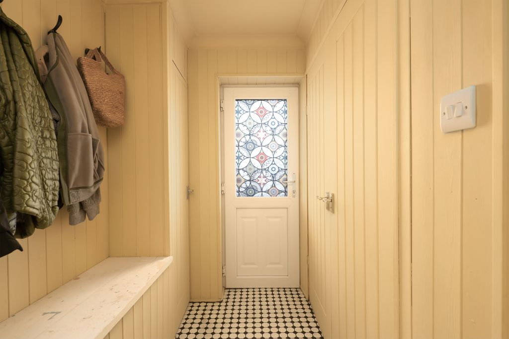Property photo 3 of 16 Hallway