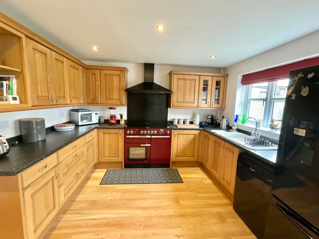 Property photo 3 of 41