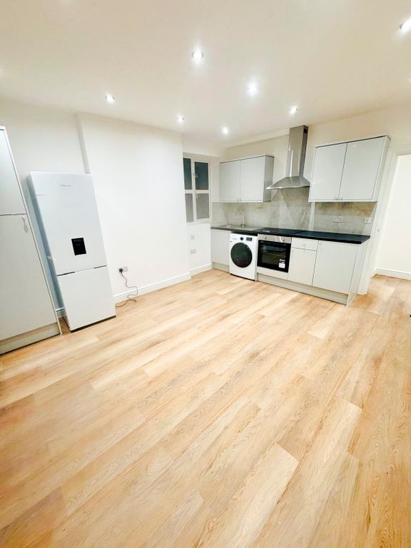 Property photo 1 of 7 2 Bed Flat To Rent Brighton Road, South Croydon Cr2 6EU