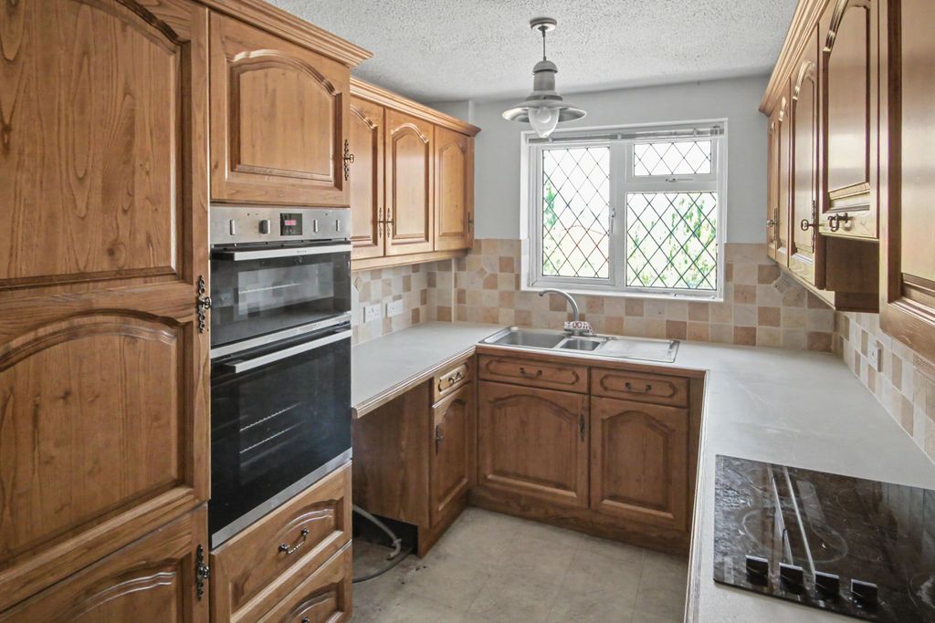 Property photo 3 of 15 23 Rogersmead, Tenterden, Kent, Tn30 6Lf