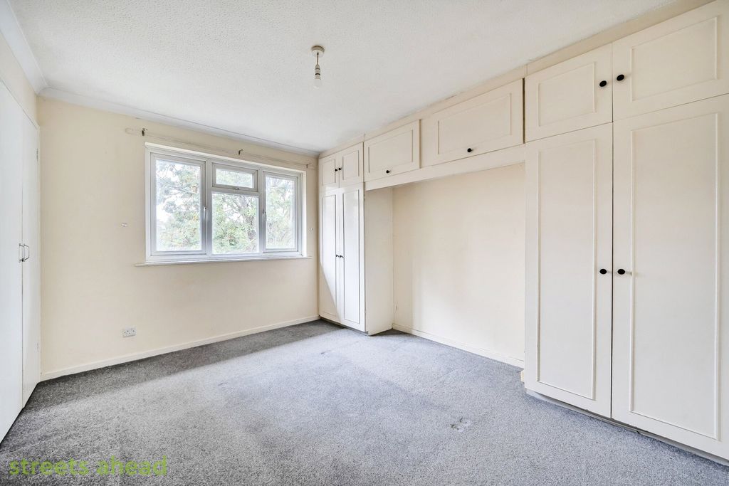 Property photo 3 of 12 272Dcbbf-551A-48F...