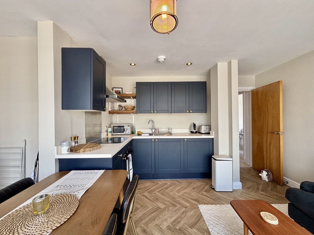 Property photo 3 of 12 Image00005