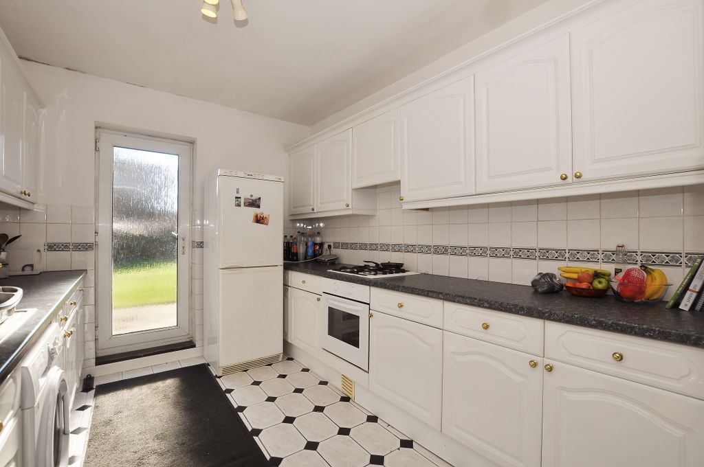 Property photo 3 of 10 Photo 02