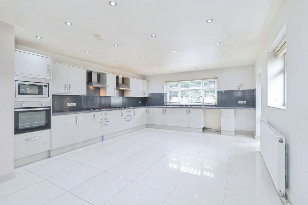 Property photo 2 of 35