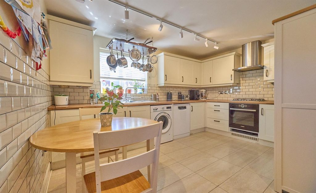 Property photo 2 of 17 Ruby Close_11.Jpg