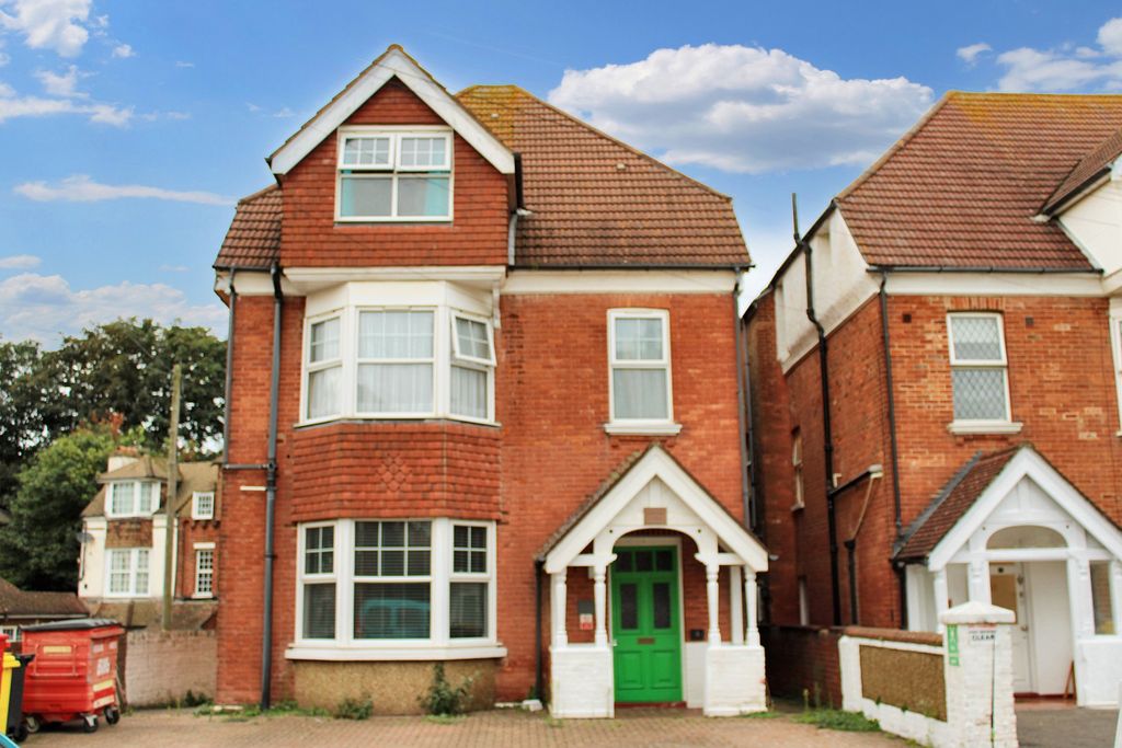 Property photo 1 of 14 Ashlee Lodge, 5B Jameson Road, Bexhill-On-Sea, East Sussex Tn40 1Eg