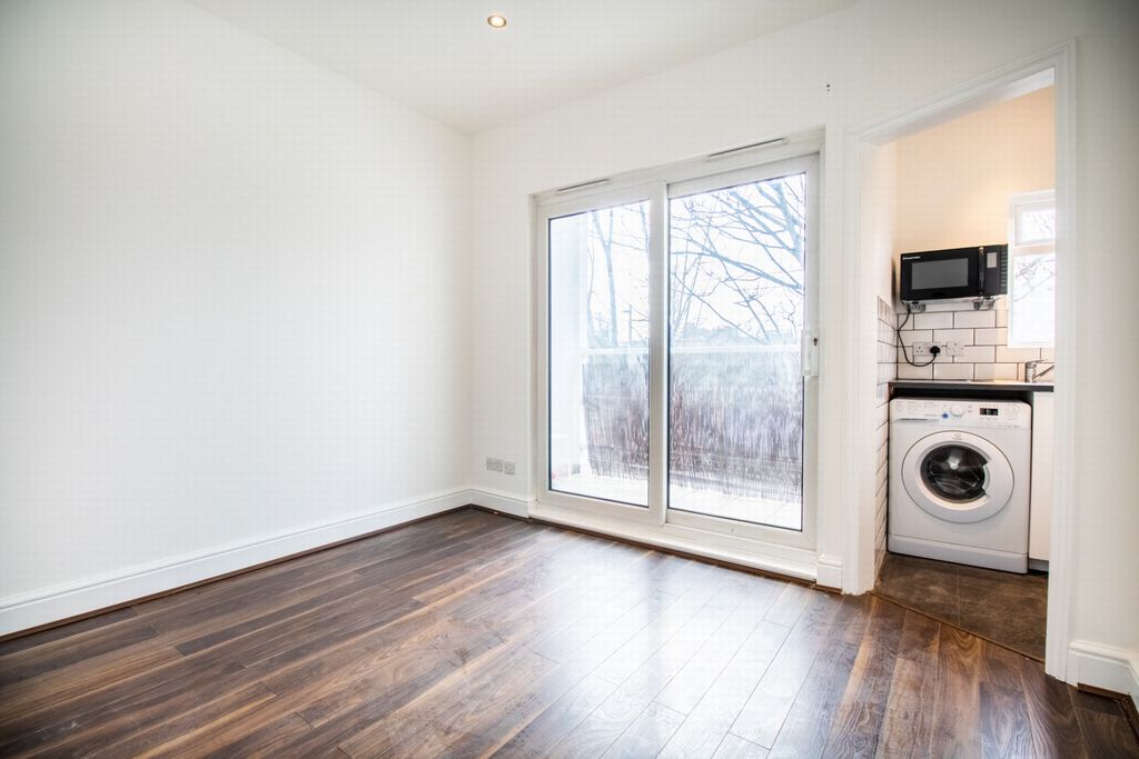 Property photo 2 of 11 Photo 3