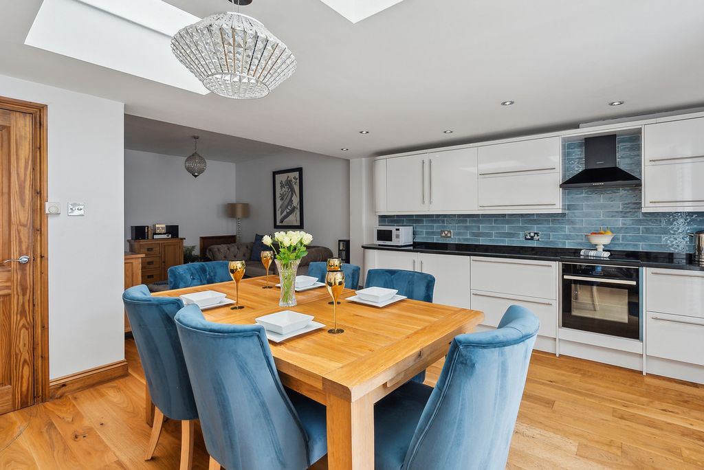 Property photo 3 of 24