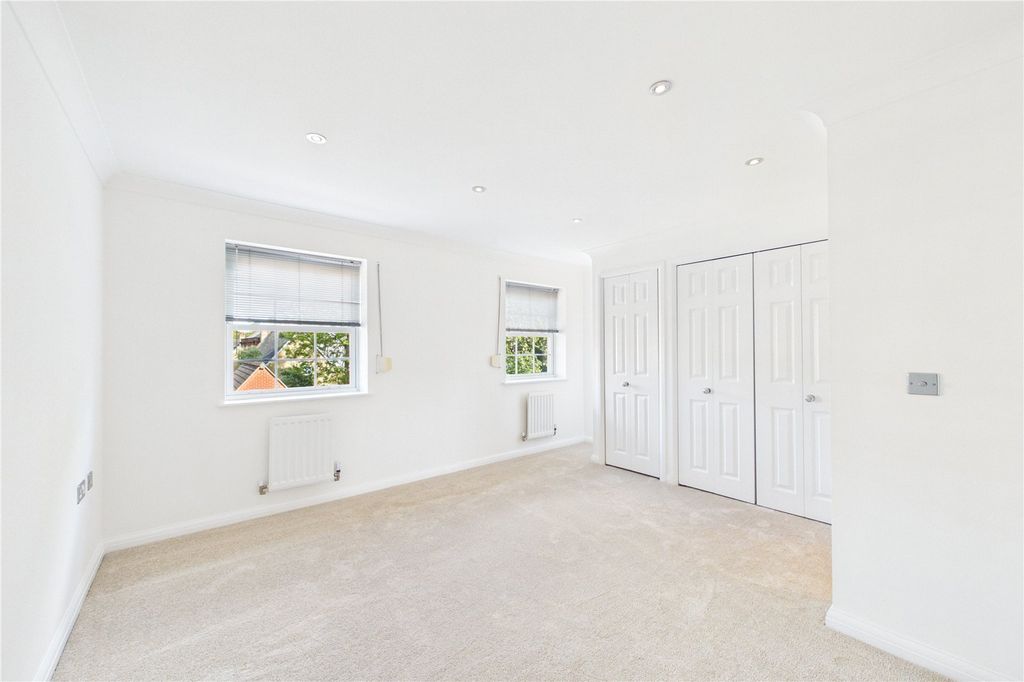 Property photo 3 of 16 Bedroom