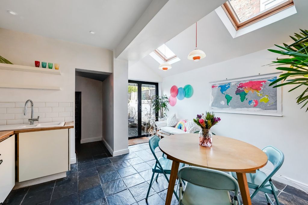 Property photo 3 of 16 Picture 3