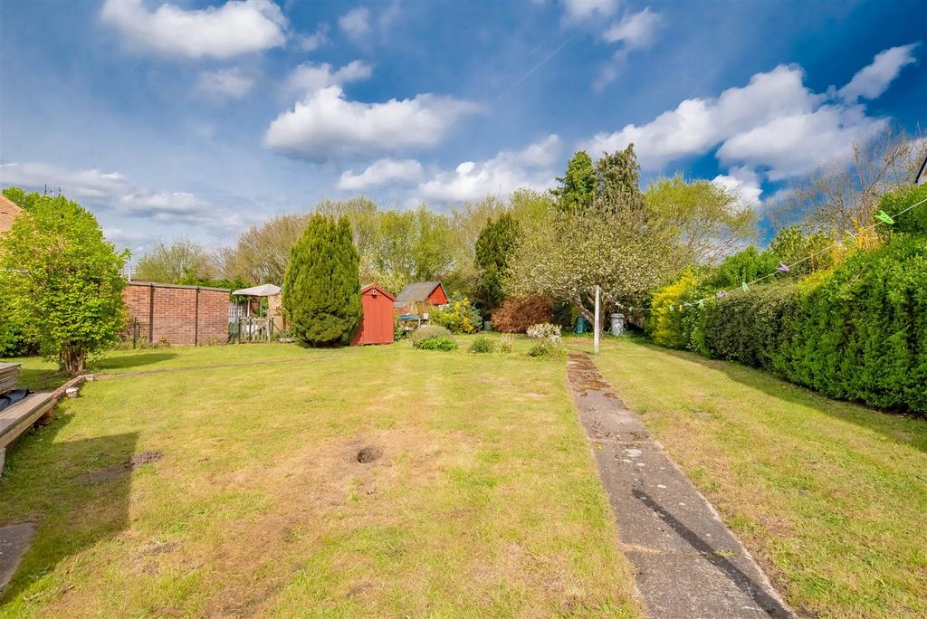 Property photo 2 of 11 Outside