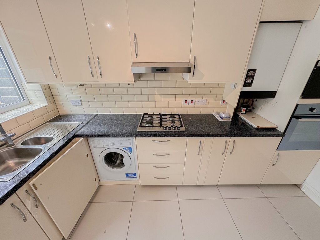 Property photo 3 of 11 Photo 2