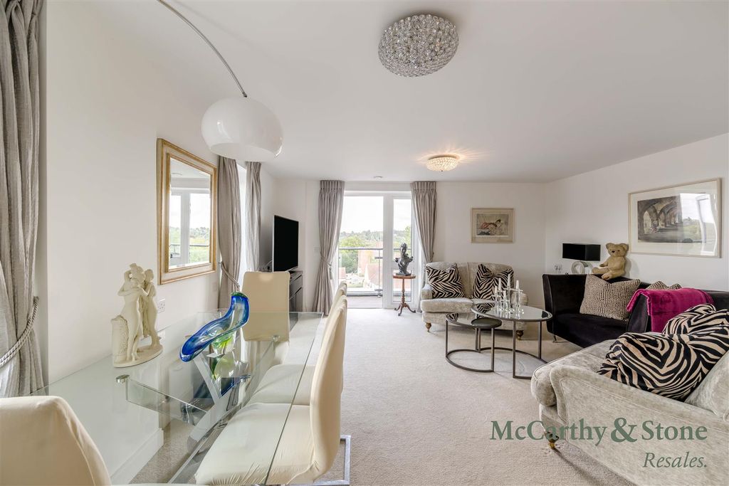 Property photo 3 of 22 8702663-Interior08.Jpg