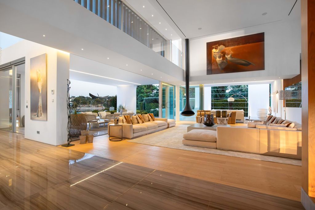 Property photo 2 of 28