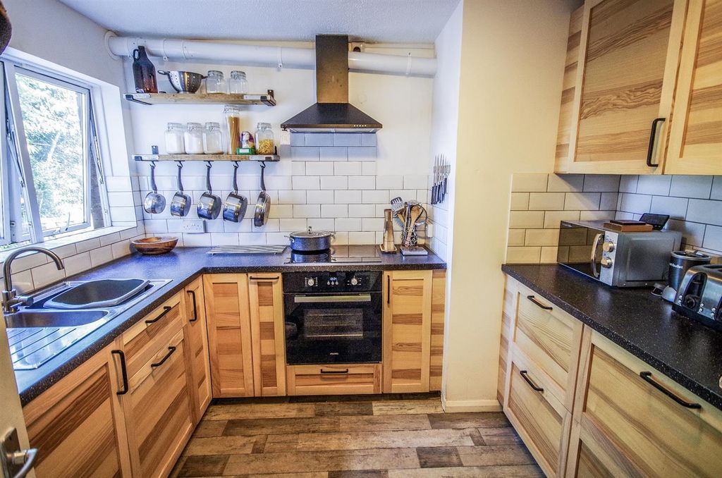 Property photo 2 of 11 Kitchen