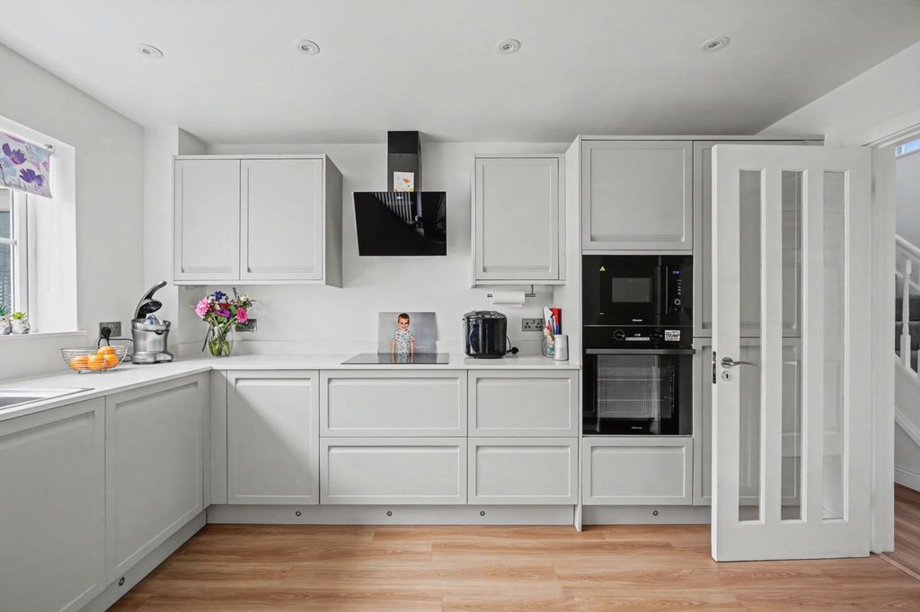 Property photo 2 of 34