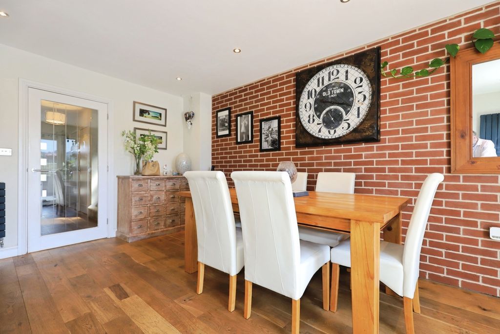 Property photo 3 of 20 Pbox-Img.Jpg