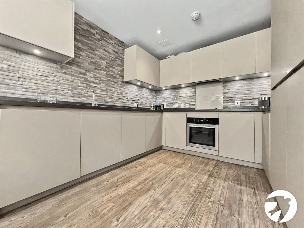Property photo 3 of 19 Kitchen