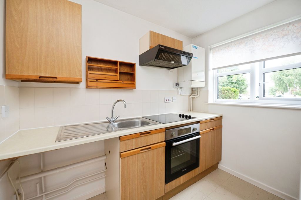 Property photo 3 of 11 Kitchen