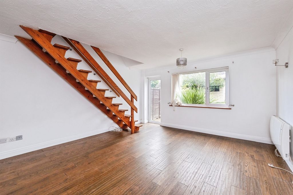 Property photo 3 of 12