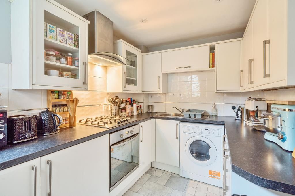 Property photo 3 of 10 Kitchen