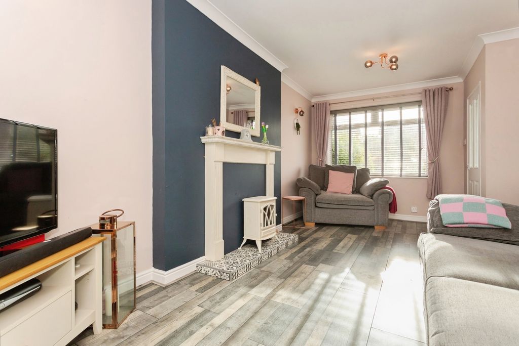 Property photo 3 of 17 Photo