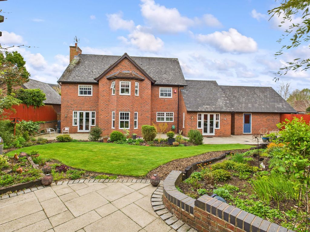 Property photo 2 of 37