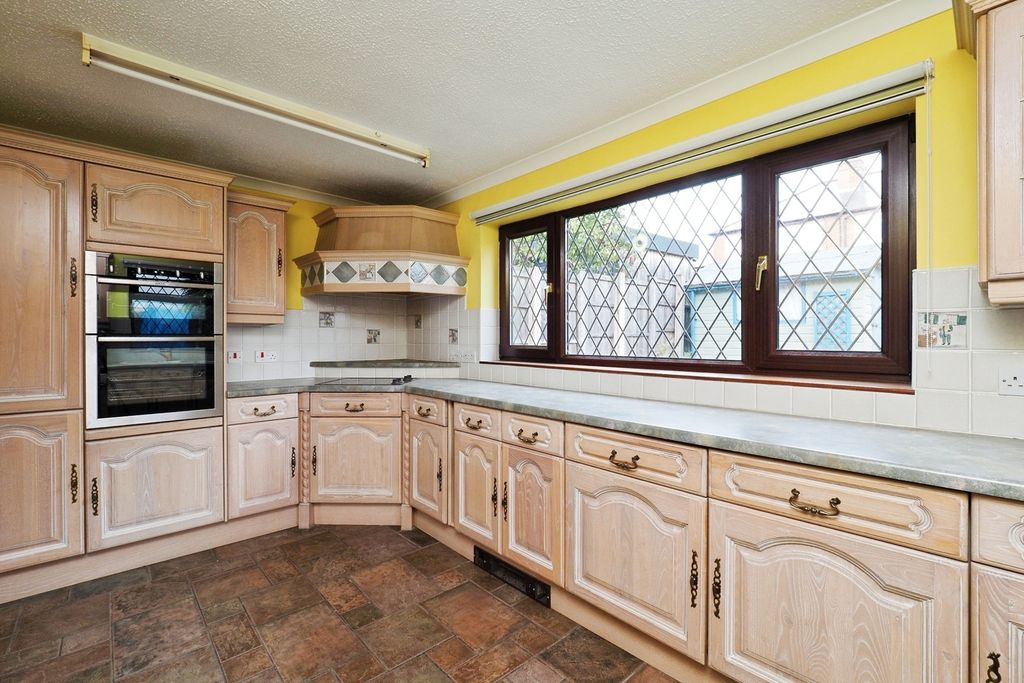 Property photo 2 of 17 Kitchen