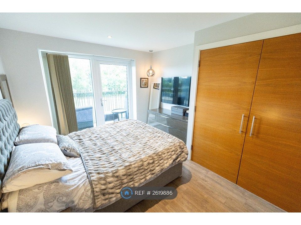 Property photo 3 of 19 Ensuite