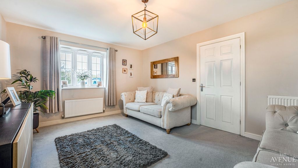 Property photo 2 of 28 4884092